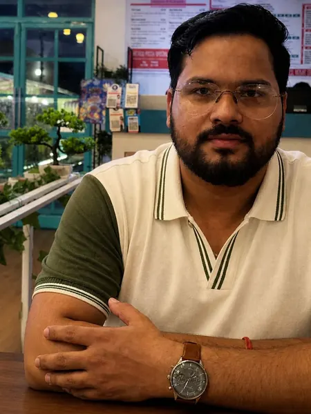 Prakhar Shukla wearing the Raglan Knit Polo